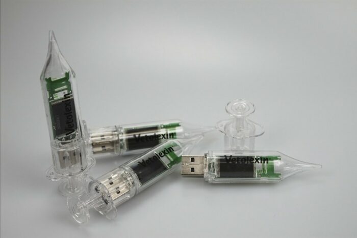 USB-Stick in Spritzen-Form