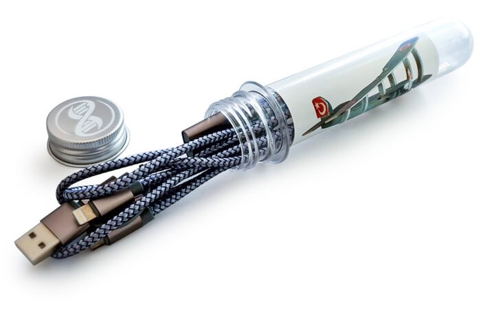 USB-Ladekabel im Kunststoff-Reagenzglas mit Deckel