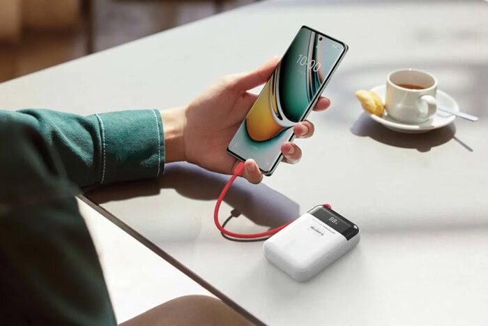 SKROSS 10.000 mAh Schnellladegerät mit integriertem Type-C Kabel
